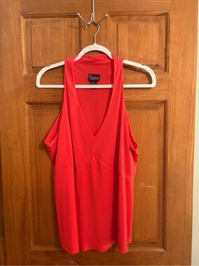 NY Collection Woman Sleeveless V-Neck Top Plus Size 2X Red.  Lightweight/airy